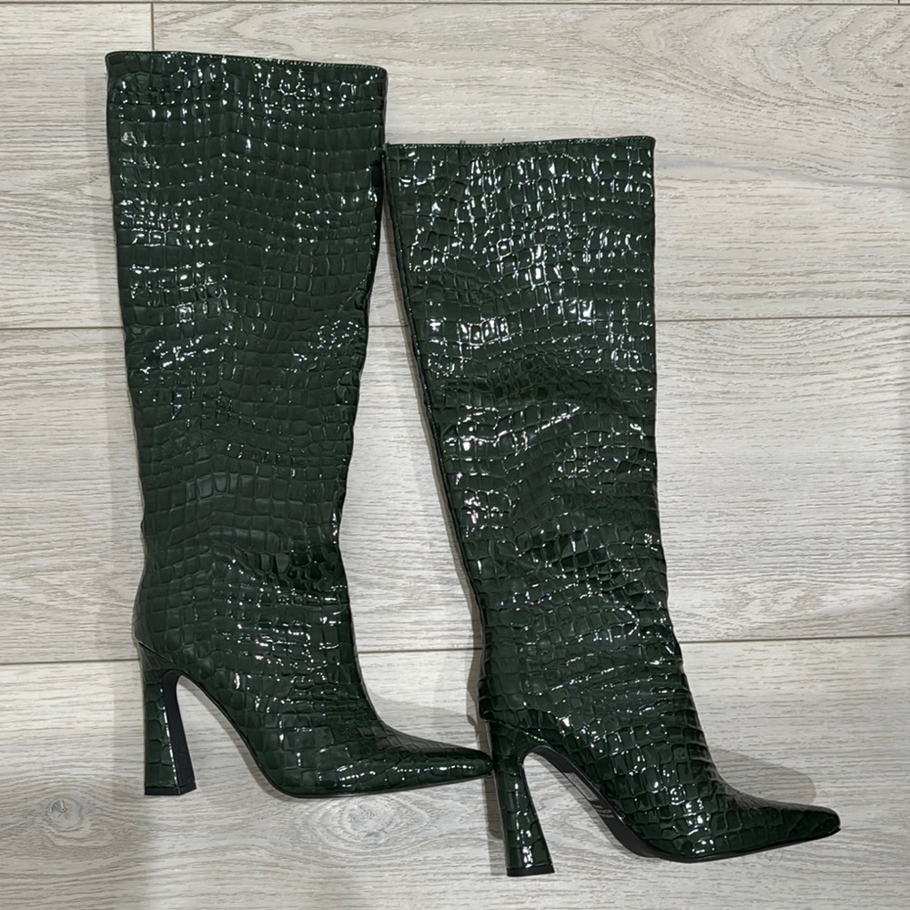 Forever 21 Dark Green Croc-Embossed Heeled Boots